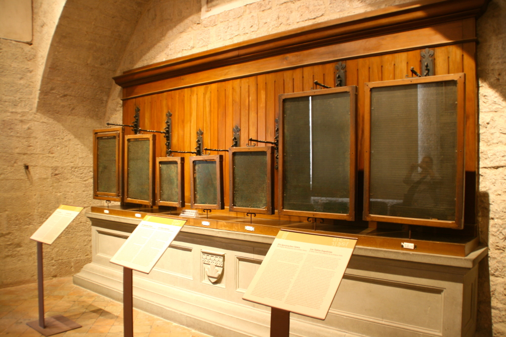 Le Tavole Eugubine all'interno del Palazzo dei Consoli a Gubbio